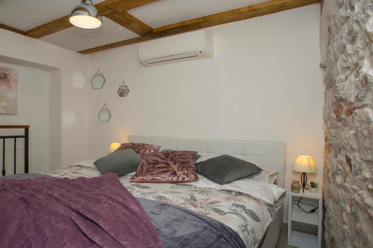 Old Center Stone House Apartment *